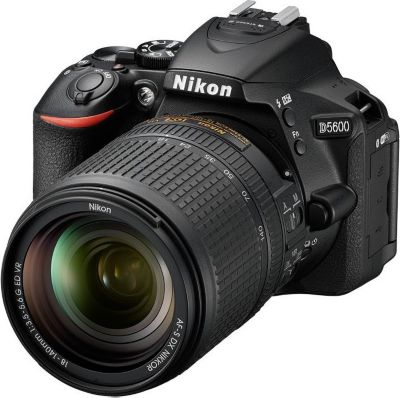 Appareil photo Reflex NIKON D5600 + 18-140mm VR