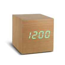 Réveil GINGKO Cube bois Clair Click Clock LED Vert