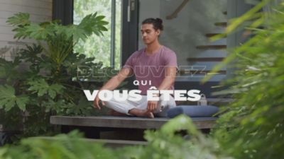 Voir la vidéo pour Montre sport GARMIN Vivoactive 5 Soft Gold boitier ivoire et bracelet silicone