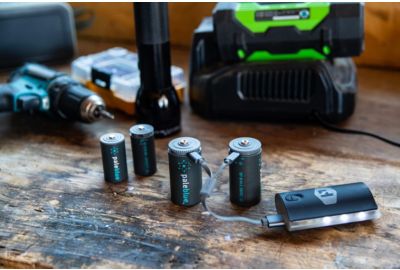 Piles rechargea PALE BLUE USB C Cell