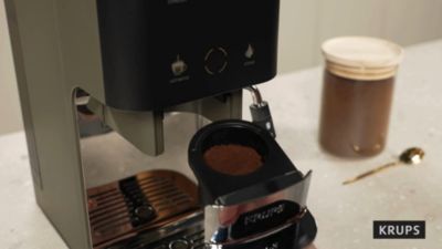 Voir la vidéo pour Expresso Broyeur KRUPS Coffee Crush, Machine à café à grains, ultra compacte SA401LE0