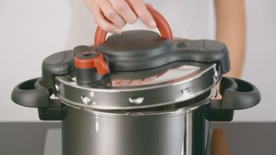 Voir la vidéo pour SEB Clipso Minut Easy 6L Noir