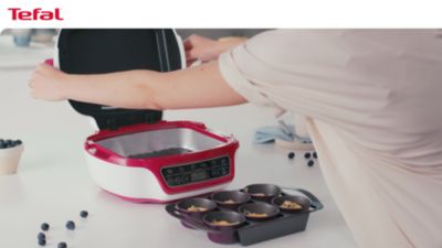 Voir la vidéo pour Machine à gâteaux TEFAL Cake Factory Délices KD810112