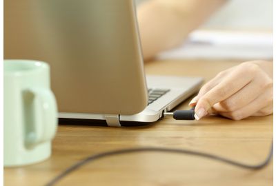 Alim ESSENTIELB PC 65W universel + 9 embouts