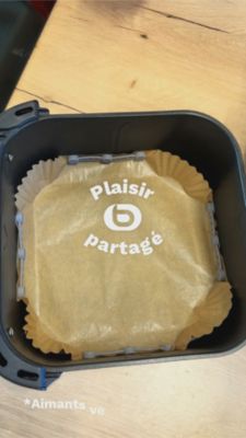 Voir la vidéo pour Papier ESSENTIELB Lot de 100 Feuilles Rondes 19cm Jetables Antiadhésif - Anti-salissure pour AirFryer et Four