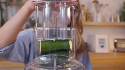 Voir la vidéo pour Robot multifonction MAGIMIX CS4200 XL BLANC + PRESSE AGRUME 85426F