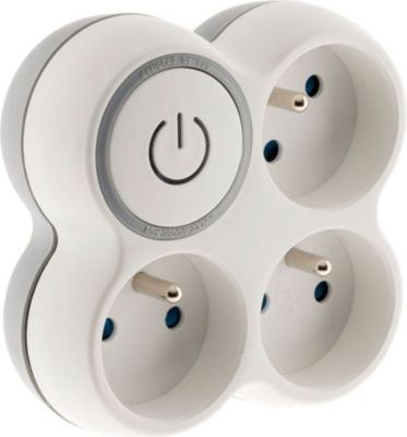  ZENITECH Triplite 16A 2P+T façade avec interrupte ZENITECH Triplite 16A 2P+T façade avec interrupte