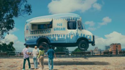 Voir la vidéo pour Appareil photo Instantané FUJIFILM Intax Mini 12 Lilas Pack cadeau