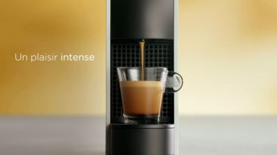 Voir la vidéo pour Nespresso KRUPS Essenza Mini Noir YY2910FD