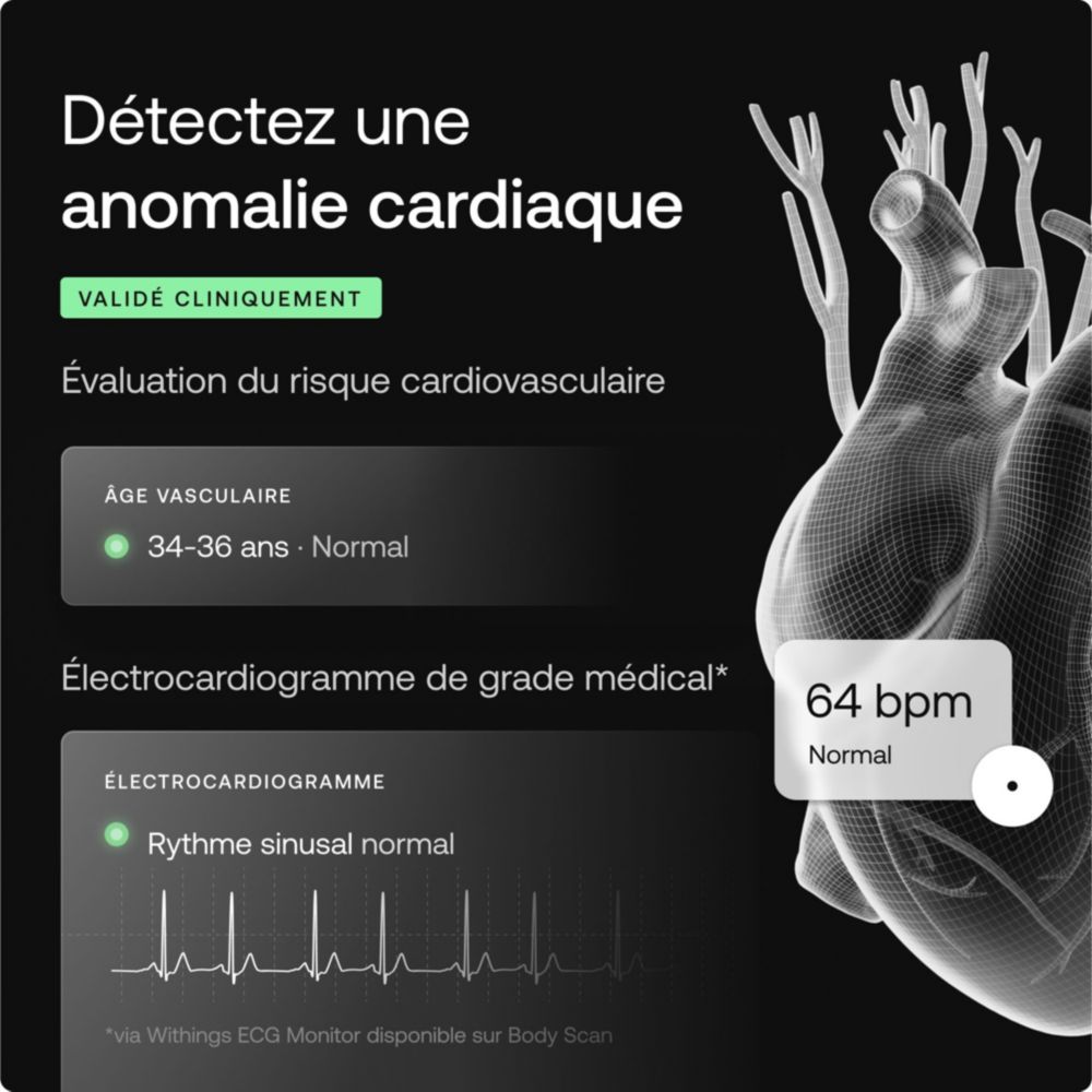 Image Du Bras De La Femme Tenant Un Téléphone Avec Un écran Vide