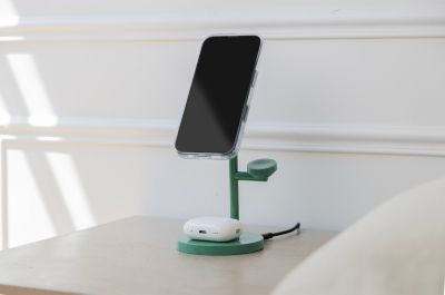 Chargeur CASYX 3 en 1  Charge rapide Qi2 vert Chargeur CASYX 3 en 1  Charge rapide Qi2 vert