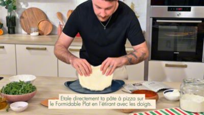 Voir la vidéo pour Plaque à pizza COOKUT A PIZZA LE FORMIDABLE MYRTILLE AVEC COUT
