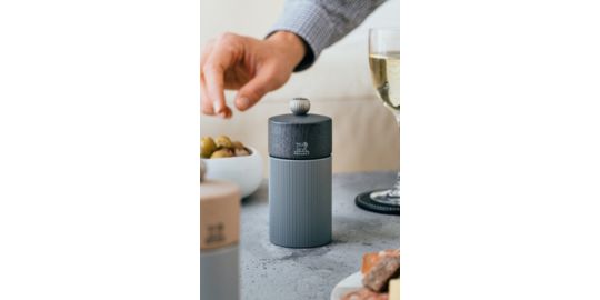 Moulin à poivre PEUGEOT Line Carbone 12 cm