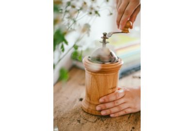 Moulin HARIO manuel en bois naturel 40g