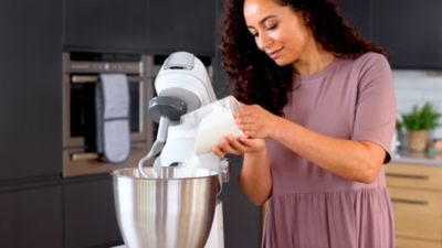 Voir la vidéo pour Robot pâtissier KENWOOD KVL65.009WH Titanium Chef Baker XL