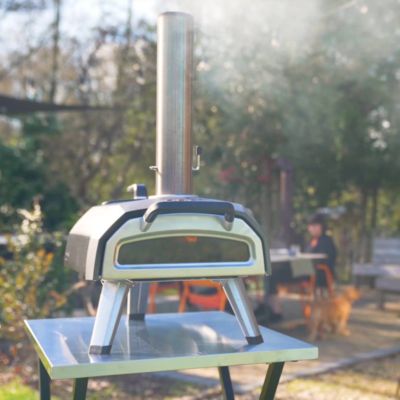 Voir la vidéo pour Four à pizza charbon OONI multicombustible Karu 2 UU-P35300