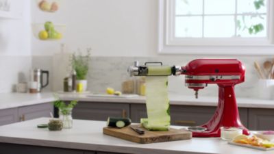 Voir la vidéo pour Coupe lanières fruits/légumes KITCHENAID 5KSMSCA Coupe lanières de légumes