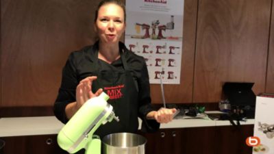 Voir la vidéo pour Coupe lanières fruits/légumes KITCHENAID 5KSMSCA Coupe lanières de légumes