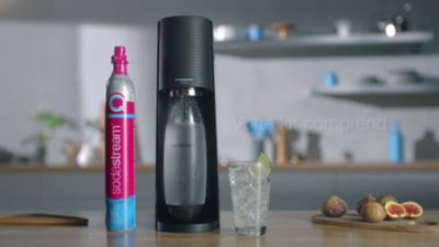 Voir la vidéo pour Machine à soda SODASTREAM Terra Noire pack 2 bouteilles + 1 recharge