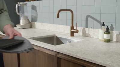 Voir la vidéo pour Plaque induction aspirante ELECTROLUX KCC8344