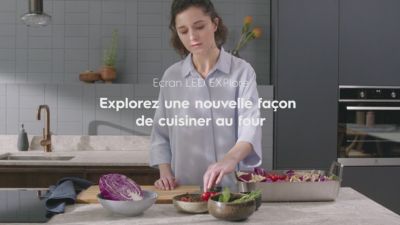 Voir la vidéo pour Four encastrable ELECTROLUX LODDP67WH2 SteamBake