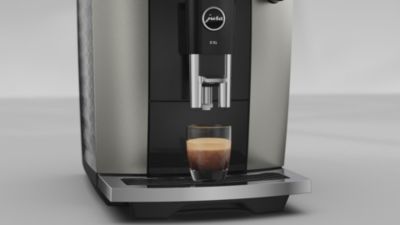 Voir la vidéo pour Expresso Broyeur JURA E6 DARK INOX 15828