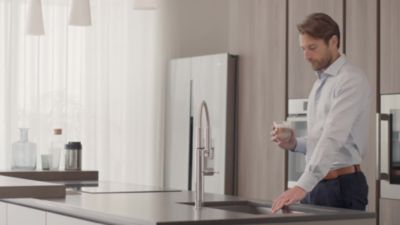 Voir la vidéo pour Expresso broyeur DELONGHI Magnifica Evo FEB2981.TB