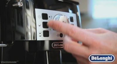 Voir la vidéo pour Expresso Broyeur DELONGHI Magnifica S ECAM 22.140.B noir