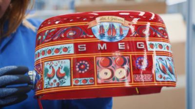 Voir la vidéo pour Bouilloire SMEG KLF03DGEU Dolce Gabbana