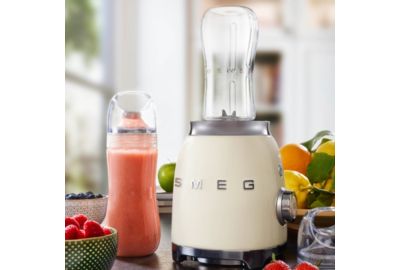 Gourde SMEG bottle to go BGF02
