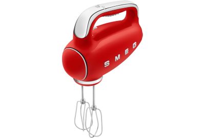 Batteur SMEG HMF01RDEU>Un compagnon particulièrement ergonomique</h3><p>Votre futur batteur SMEG HMF01RDEU brillera par sa facilité d'utilisation. <b>Enrichi d'un afficheur LED rétro-éclairé, son panneau de commande</b> favorisera une lecture facile de la vitesse en cours, tandis que l'éjection de ses fouets se fera en toute simplicité pour rendre le nettoyage rapide et facile : parfait pour gagner du temps à chaque étape de vos recettes.<br><br>Préparez vos plats favoris avec une aisance inégalée grâce à <b>la poignée antidérapante en plastique</b> de votre batteur SMEG HMF01RDEU qui vous garantira une meilleure prise en main et un confort d'utilisation démultiplié, même lors de sessions culinaires prolongées. <b>Inclus, les fouets à fils, les batteurs plats et les crochets pétrisseur</b> optimiseront vos préparations de bout en bout avec autant d'efficacité que de confort.</p></p>
              </div>
            </div>
          

          
        


        
        <section id=