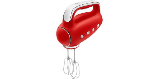 Batteur SMEG HMF01RDEU>Un compagnon particulièrement ergonomique</h3><p>Votre futur batteur SMEG HMF01RDEU brillera par sa facilité d'utilisation. <b>Enrichi d'un afficheur LED rétro-éclairé, son panneau de commande</b> favorisera une lecture facile de la vitesse en cours, tandis que l'éjection de ses fouets se fera en toute simplicité pour rendre le nettoyage rapide et facile : parfait pour gagner du temps à chaque étape de vos recettes.<br><br>Préparez vos plats favoris avec une aisance inégalée grâce à <b>la poignée antidérapante en plastique</b> de votre batteur SMEG HMF01RDEU qui vous garantira une meilleure prise en main et un confort d'utilisation démultiplié, même lors de sessions culinaires prolongées. <b>Inclus, les fouets à fils, les batteurs plats et les crochets pétrisseur</b> optimiseront vos préparations de bout en bout avec autant d'efficacité que de confort.</p></p>
              </div>
            </div>
          

          
        


        
        <section id=