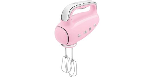 Batteur SMEG HMF01PKEU>Un compagnon particulièrement ergonomique</h3><p>Votre futur batteur SMEG HMF01PKEU brillera par sa facilité d'utilisation. <b>Enrichi d'un afficheur LED rétro-éclairé, son panneau de commande</b> favorisera une lecture facile de la vitesse en cours, tandis que l'éjection de ses fouets se fera en toute simplicité pour rendre le nettoyage rapide et facile : parfait pour gagner du temps à chaque étape de vos recettes.<br><br>Préparez vos plats favoris avec une aisance inégalée grâce à <b>la poignée antidérapante en plastique</b> de votre batteur SMEG HMF01PKEU qui vous garantira une meilleure prise en main et un confort d'utilisation démultiplié, même lors de sessions culinaires prolongées. <b>Inclus, les fouets à fils, les batteurs plats et les crochets pétrisseur</b> optimiseront vos préparations de bout en bout avec autant d'efficacité que de confort.</p></p>
              </div>
            </div>
          

          
        


        
        <section id=