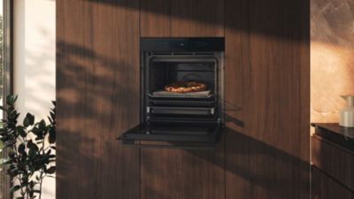 Voir la vidéo pour Four encastrable WHIRLPOOL WOI78FPT1SBAP - PizzaAtelier - AirFry - Pyrolyse - Rails télescopiques