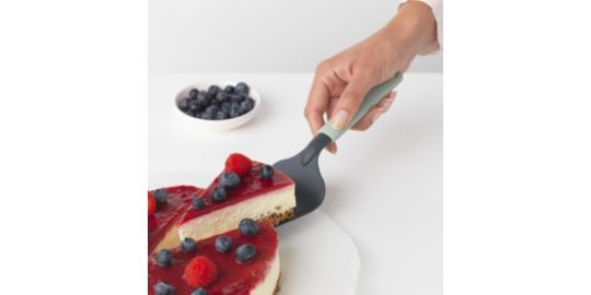 Pelle BRABANTIA a gateau avec cote tranchant Jade G