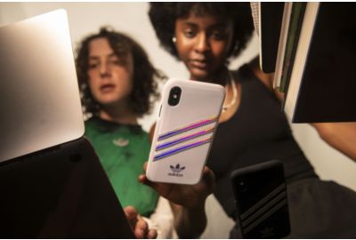 Coque ADIDAS ORIGINALS iPhone 11 Samba rose