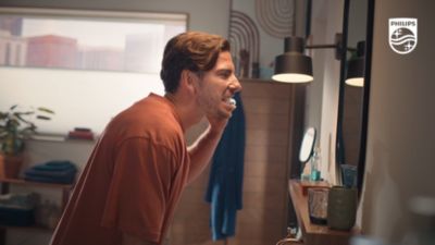 Voir la vidéo pour Brosse à dents électrique PHILIPS Sonicare 6100 series HX7406/02