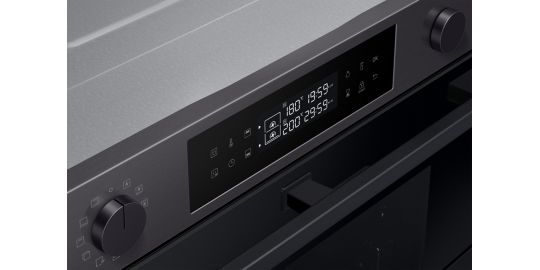 Four pyrolyse Samsung NV7B4550UAB Dual Cook Flex™