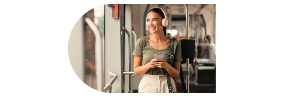 écouter la musique avec un casque dans les transports