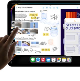 Vue du mode multitâche d’iPadOS sur un iPad Pro faisant tourner plusieurs apps simultanément.