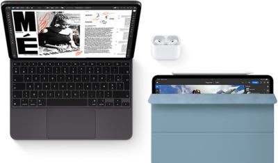Un iPad Pro avec un Magic Keyboard et des AirPods Pro. Un autre iPad avec un Apple Pencil et un Smart Folio.
